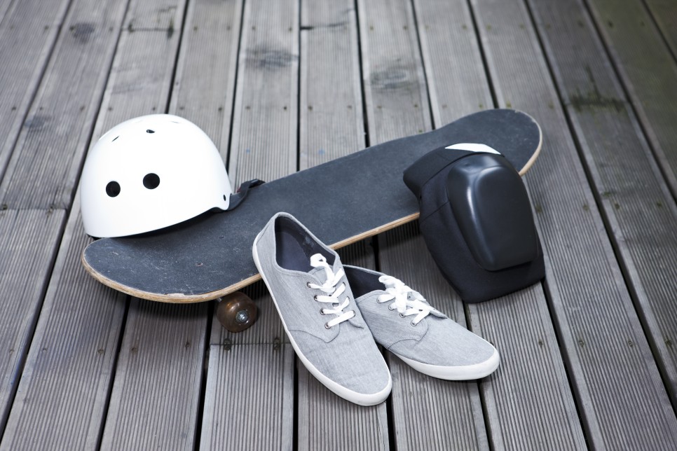 스케이트보드, 신발, 헬멧, 보호대