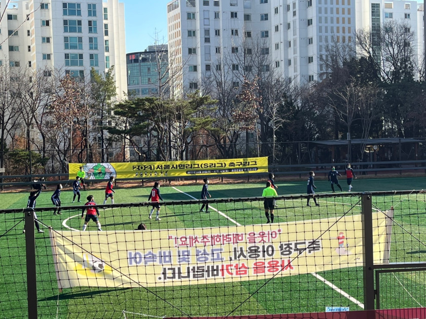 축구하는 선수들의 모습