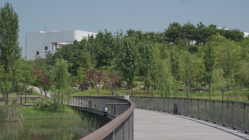 서울식물원 외부 다릿 길 이미지