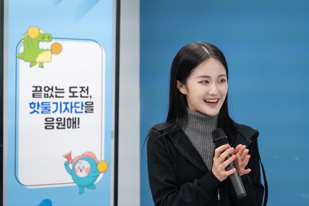 IMG_2482.jpg 발대식 현장에 도착하고, 앞으로의 포부나 기대되는 점 등 다양한 의견을 적을 수 있는 포스트잇과 함께 달달한 간식들이 반겨주어 기분이 너무 좋았습니다