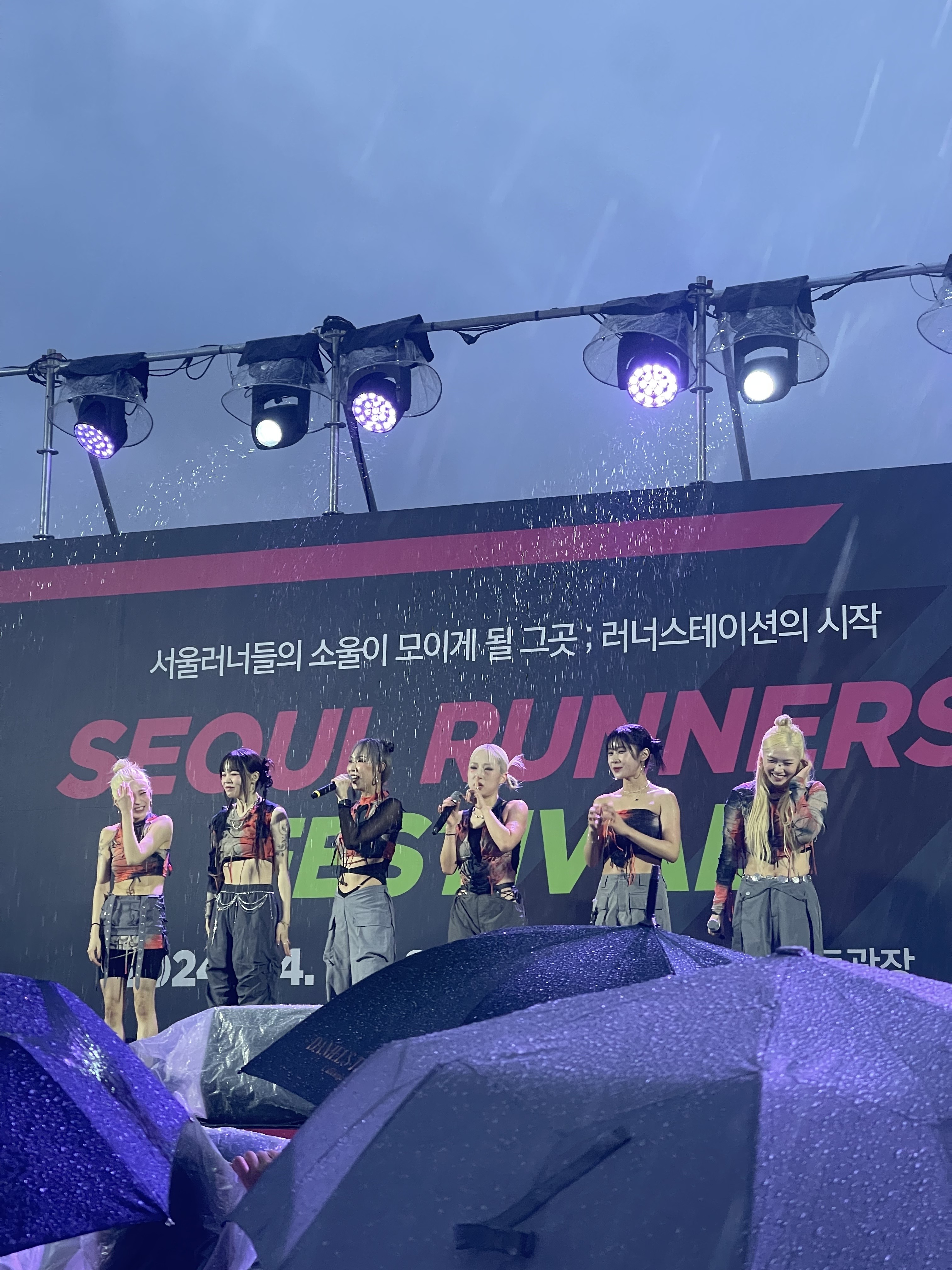 래퍼 비와이 님의 DAYDAY를 볼 수 있던 공연이었습니다. 