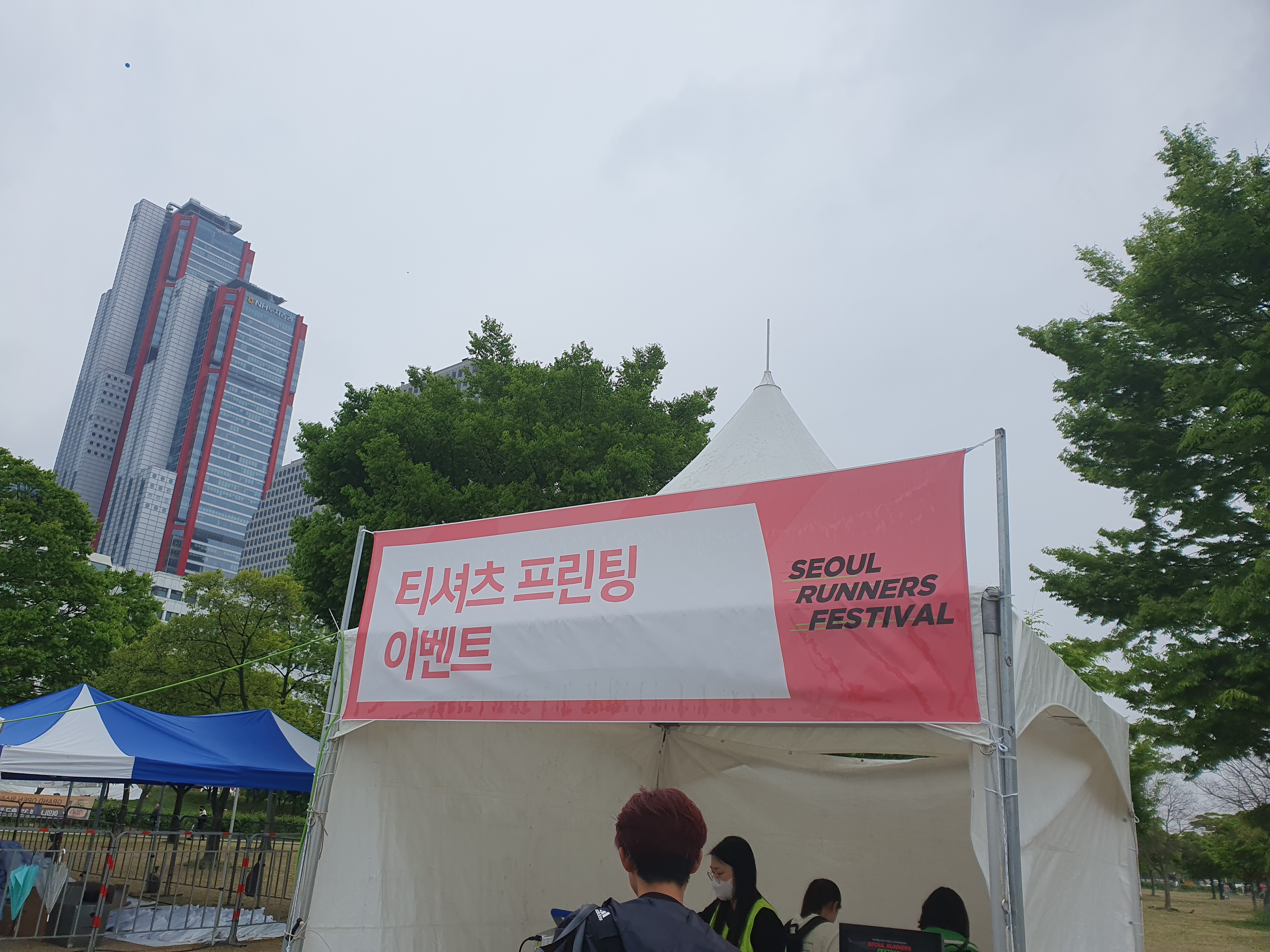 변수를 대비하는 법은?​ 미리 막으면 됩니다!이번 축제를 위해 안내센터부터 의료센터 그리고 물품 보관소까지.준비를 얼마나 열심히 했는지 알 수 있었습니다!​