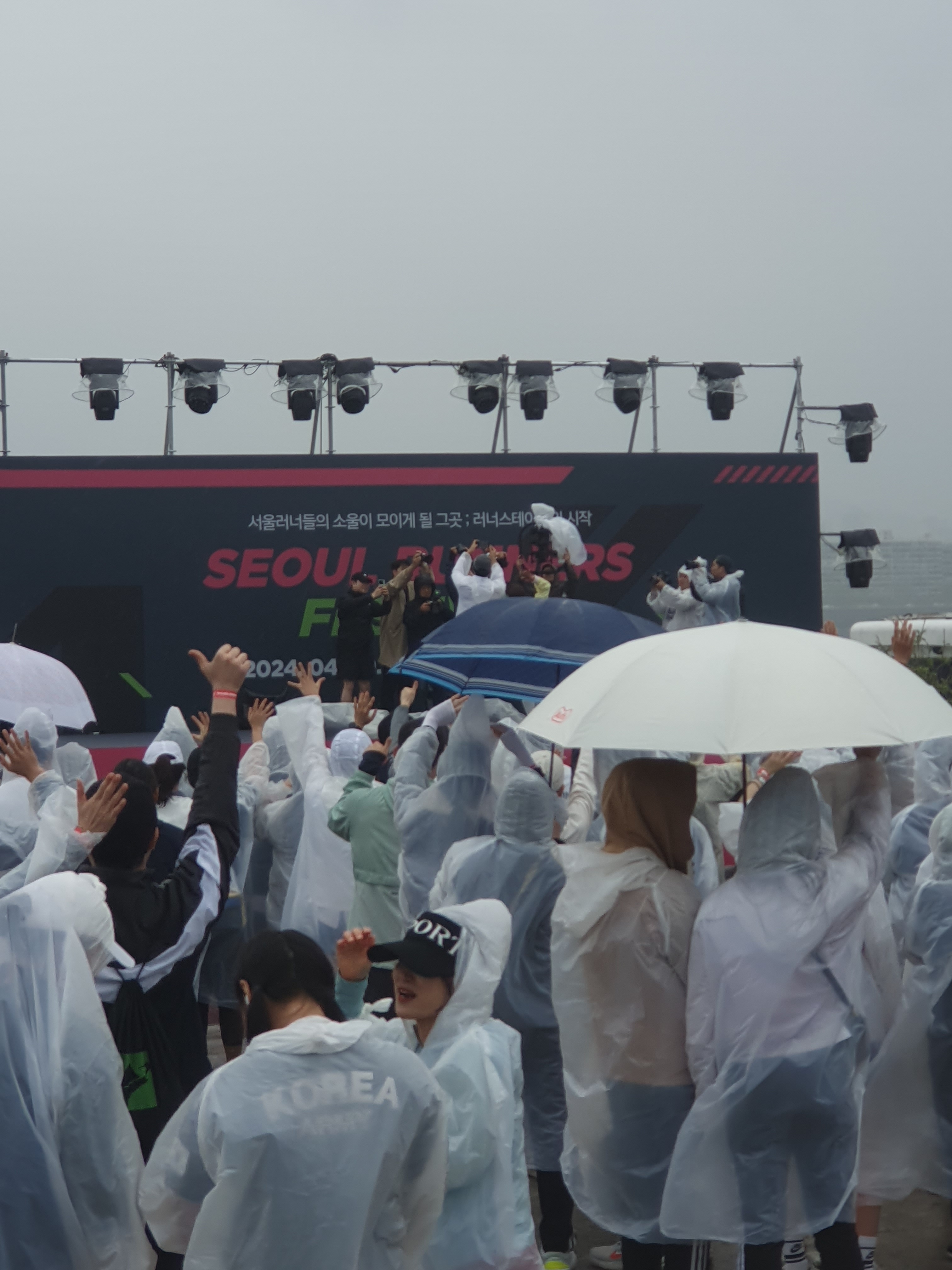 하나의 경품을 얻을 때마다 웃음소리가 끊이지 않을정도로 많은 시민께서 즐겨주셨습니다.이외에도 티셔츠 프린팅 이벤트 등 매우 다채로운 행사들을 볼 수 있었습니다

​
