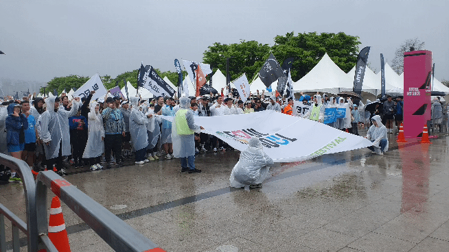 가장 관심 갔던 이벤트는 커다란 트레드밀 위를 시속 20km 속도로 1분간 달리는
'자이언트 트레드밀 챌린지'였습니다! 모두가 하나같이 생각보다 어렵지만 즐거웠다고 말씀해주셨습니다.
