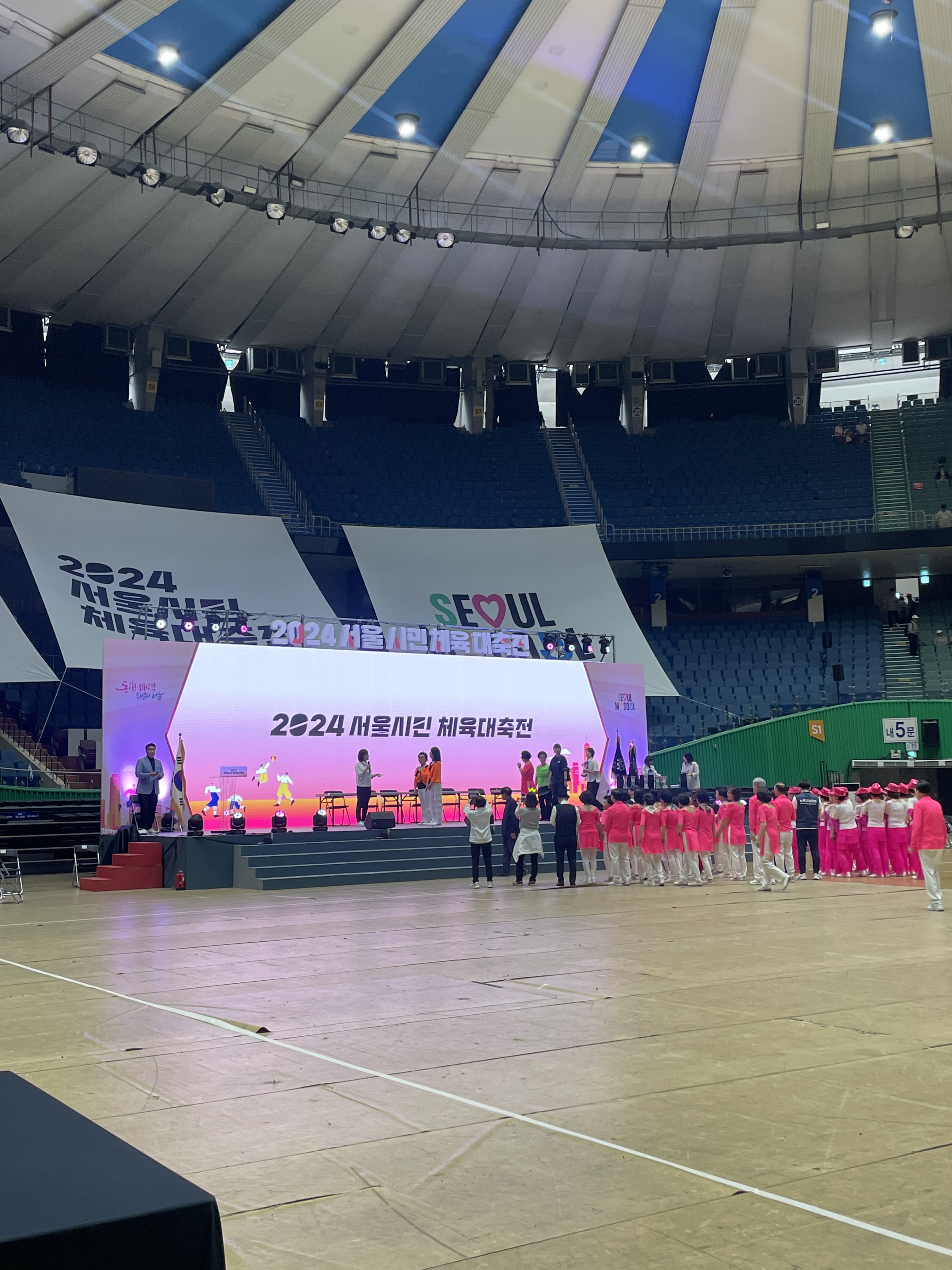 종목별로 경기장도 사용하고 있어서, 서울 시민 모두가 즐길 수 있는 대규모 축제였습니다