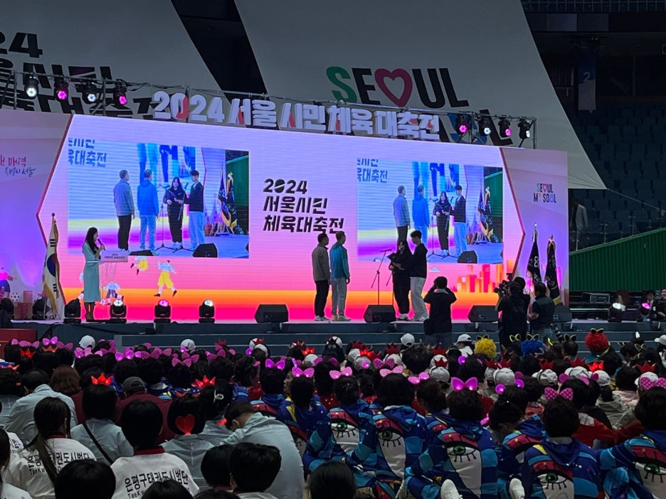 4분 이내에 12명 이상의 인원으로 생활체육지도자 수업 프로그램을 참여하신 분들이 나오셨습니다