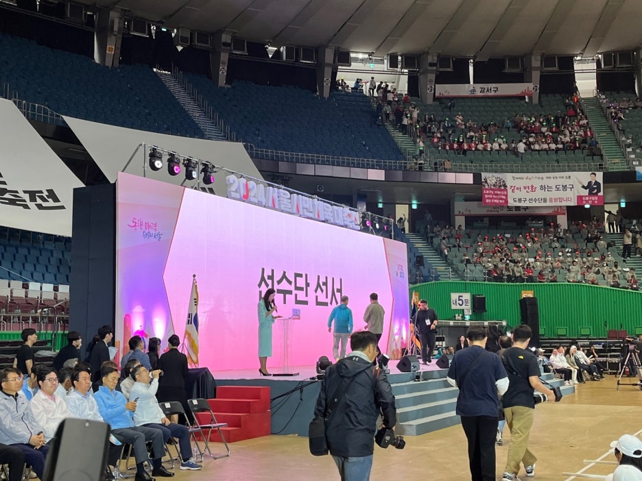 밝은 표정으로 그동안 연습하셨던 생활체조를 보여주셔서 너무 감동적이었습니다