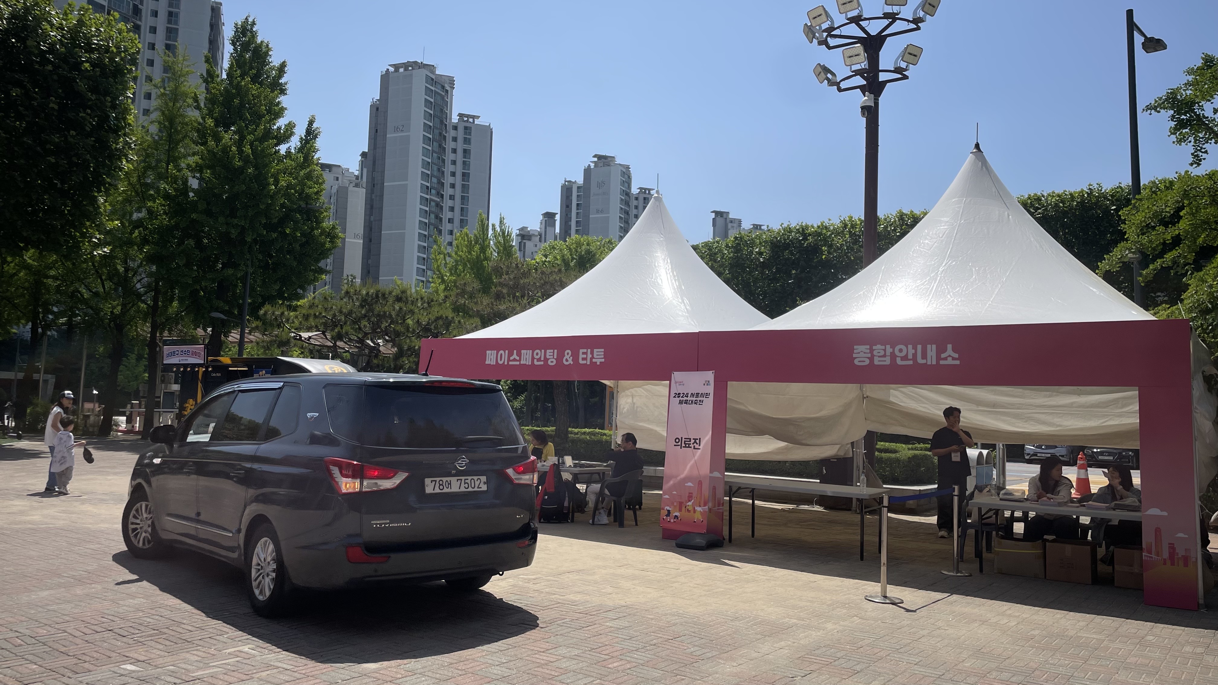 정말 많은 시민분들이 참가하셨는데요, 저는 마지막 날인 19일날 방문했답니다