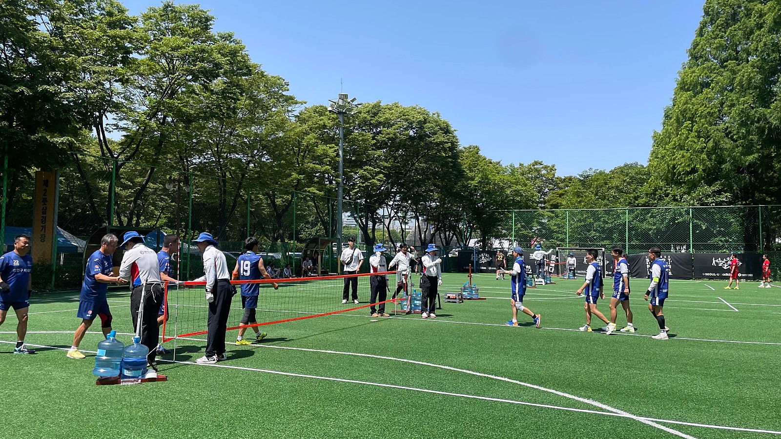 333.jpg 이번 행사에 정말 다양한 종목이 있었는데요, 저는 이번에 족구를 취재하게 되었습니다