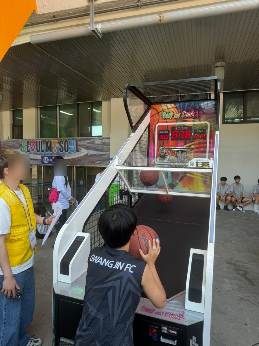 44.jpg 강태선 회장님이 핫둘핫둘 기자단을 응원한 영상도 찍어 주셨습니다