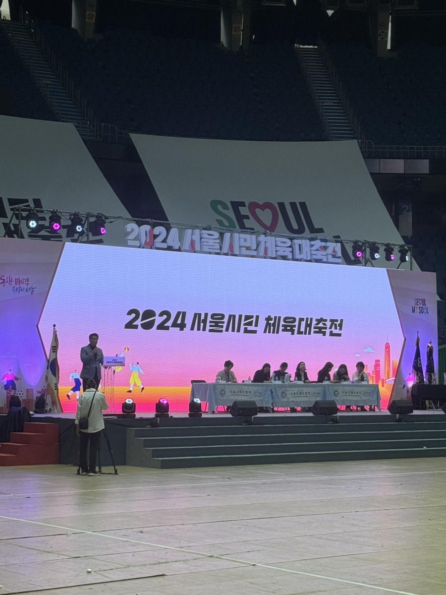 666.jpg 실외에서 농구게임이 진행되었습니다