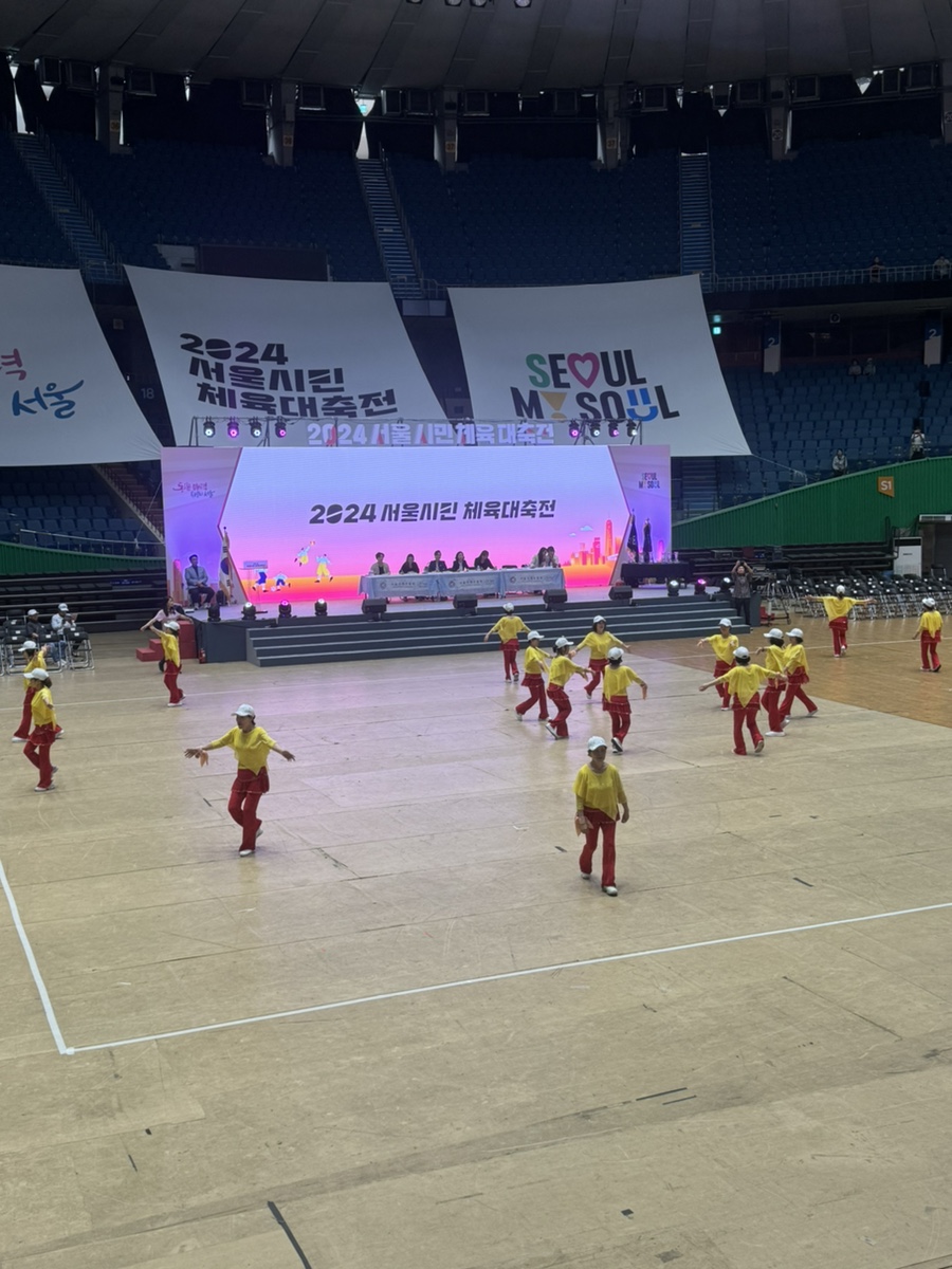 99999.jpg 18회째 맞은 서울시민대축전, 생활체육 축제로 매년 참가규모가 커져서 서울의 대표 시민 체육대회로 매김하였다고 합니다