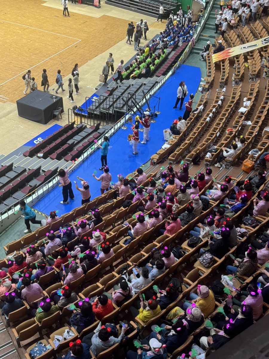 7676.jpg 진짜 너무 응원 열심히 하시는 어머님들 같이 춤도 쳐드렸습니다