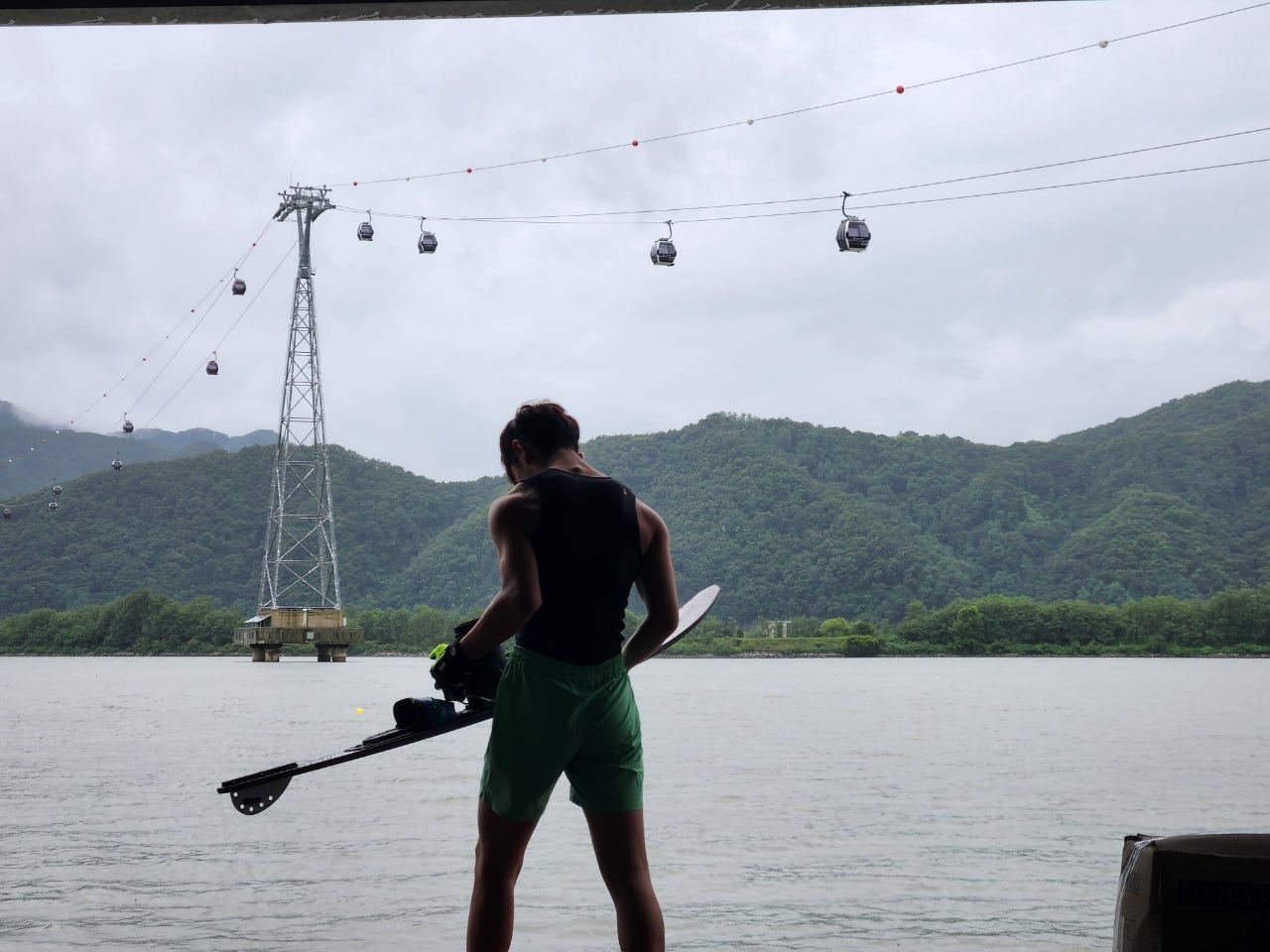 20240718%EF%BC%BF093242.jpg 오늘은 강에서 시원하게 즐길 수 있는 수상스키 종목에 대해 알아보고자 합니다