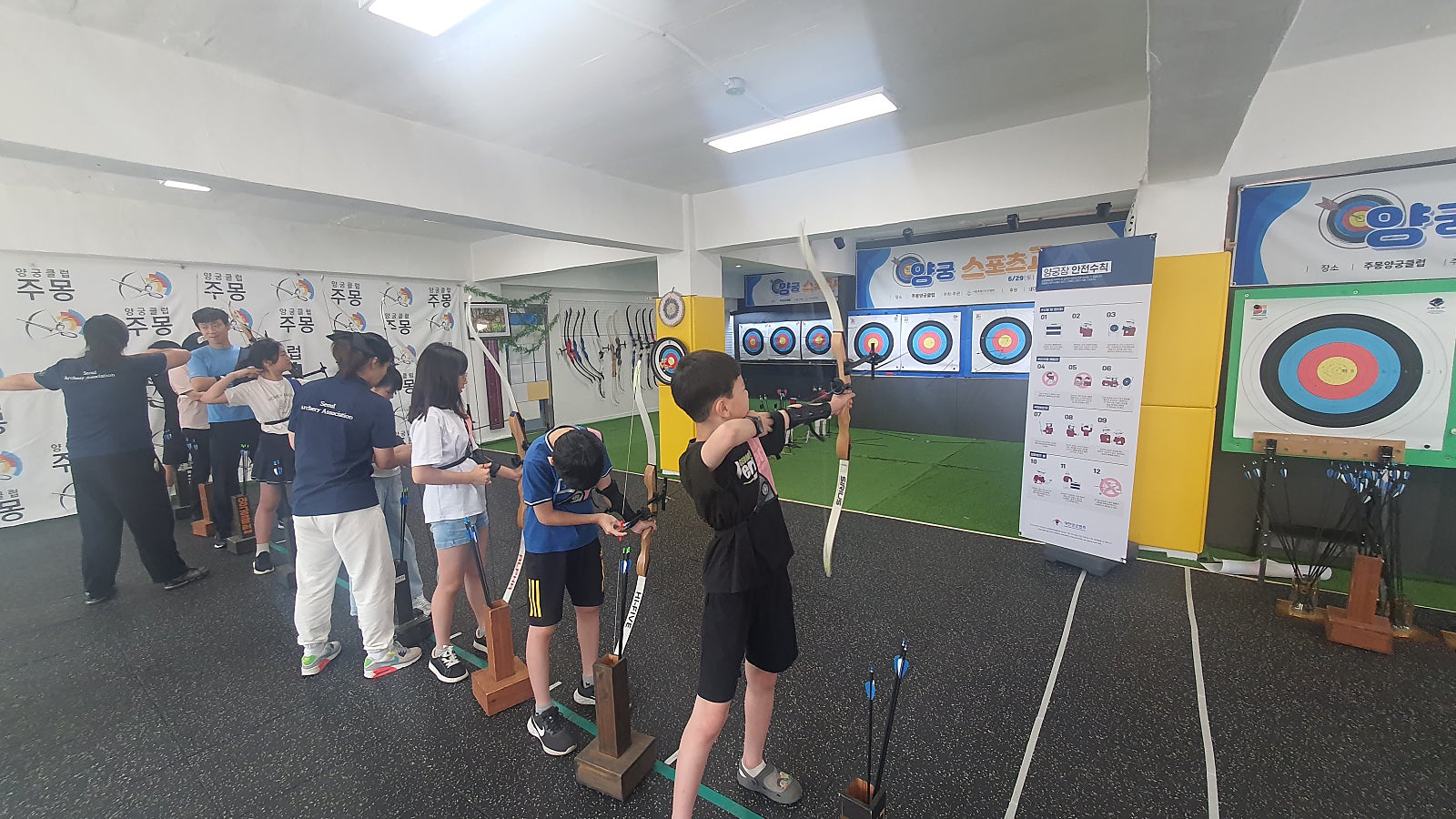 7.jpg 매 회차 지도를 하고 맨 마지막 회차마다 양궁 국가대표 출신이 함께해 지도, 사인회 등 다양한 이벤트로 수업의 마지막을 마무리했습니다