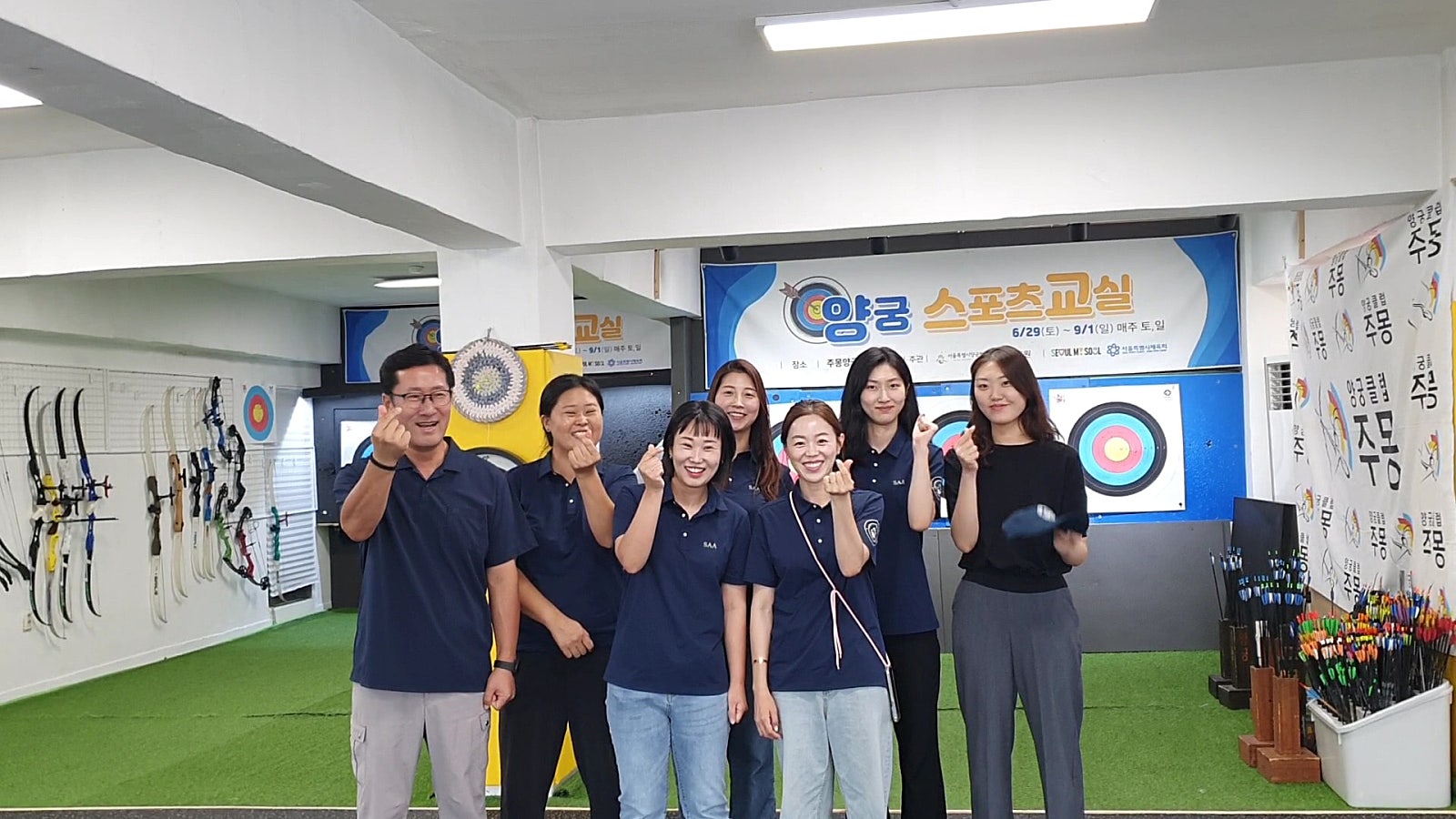 4444545454.jpg 자세 잡기, 기초 동작 훈련을 한 후 활쏘기에 임하는 참가자