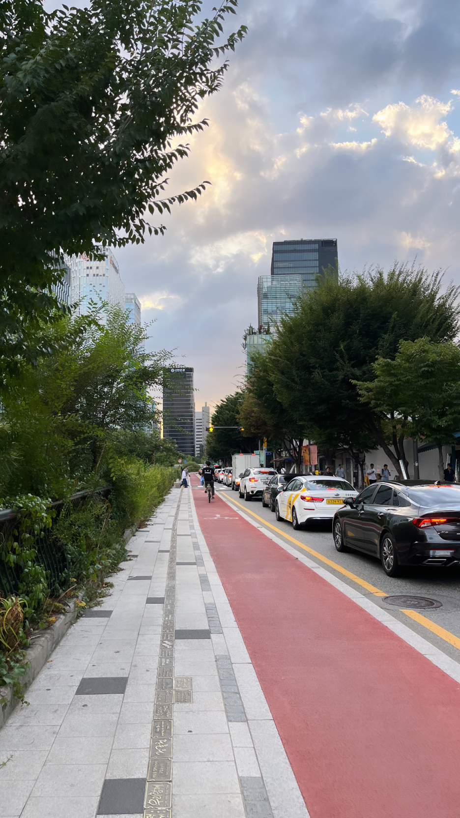 서울 거리를 걷다 보면 초록색 자전거, 한번씩은 보신적 있으시죠? 바로 서울 시민들의 사랑을 받고 있는 공유 자전거 '따릉이'입니다