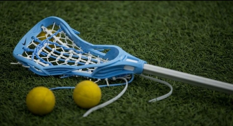 라크로스는 끝이 그물망으로 된 스틱과 탕탕한 공으로 하는 구기종목으로, 남자, 여자, 인도어 등 경기마다 조금씩 다른 규칙을 가지고 있습니다.