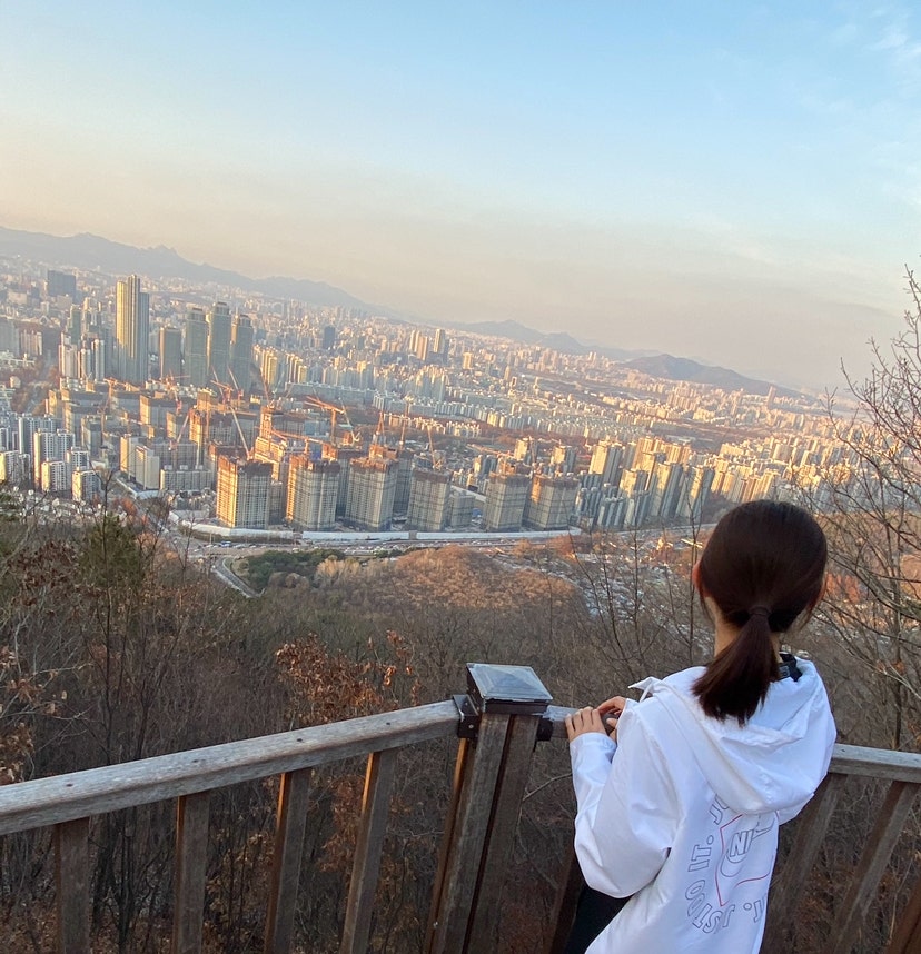 등산은 자연 속에서 즐길 수 있는 가장 좋은 생활체육 활동 중 하나입니다.