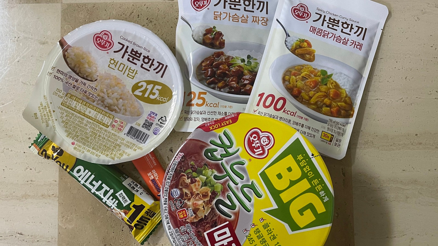 가뿐한끼 현미밥, 닭가슴살 짜장, 카레